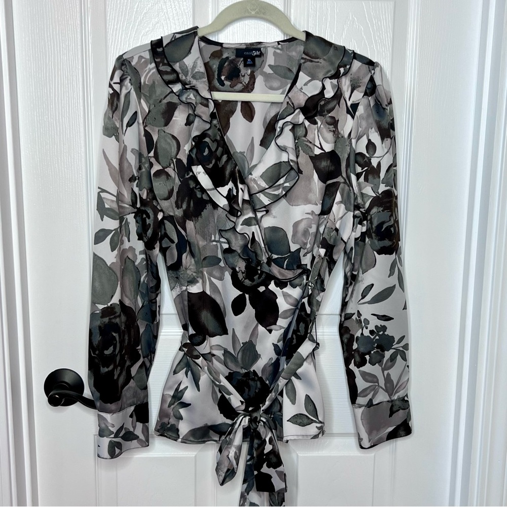 ⭐️ East 5th Shades of Gray Leafy Print Top Size XL Ruffle Neck Tie Waist